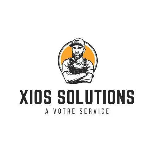 Le logo présente une illustration stylisée d'un homme barbu en salopette et coiffé d'une casquette, placée sur un fond circulaire orange.